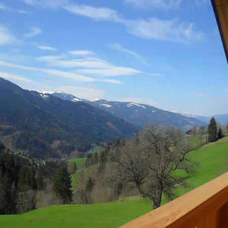 Bio-bergbauernhof Moeslhof شقة